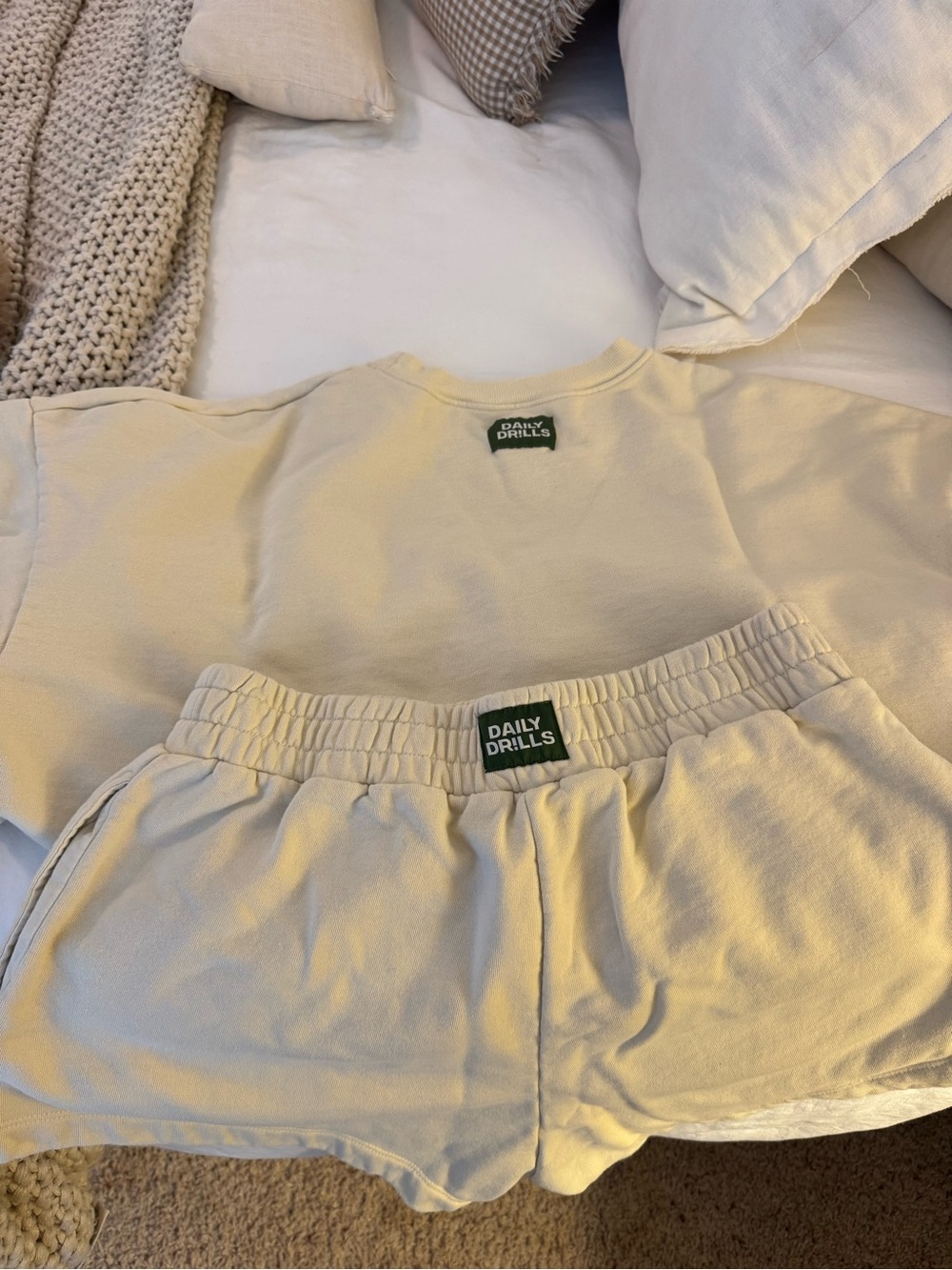 Daily Drills M/L Set in Sand — super shorts + cropped sleeve crew